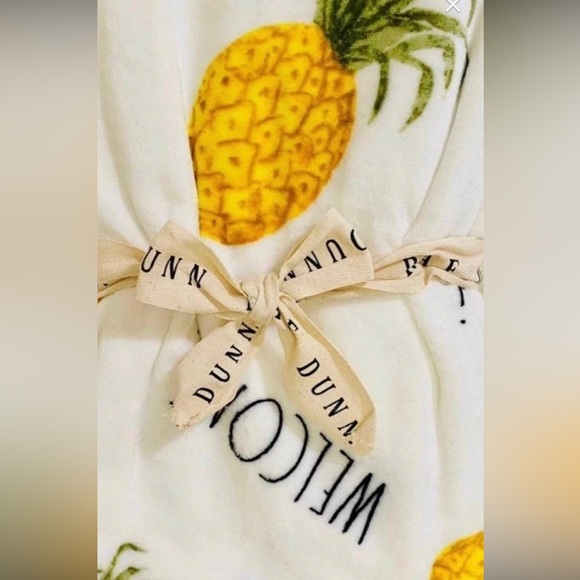 NWT RAE DUNN WELCOME/PINEAPPLE SOFT PLUSH THROW/BLANKET 50x70 - Picture 1 of 4